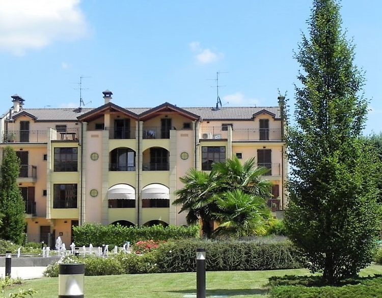 Esterno_pal A giardino
