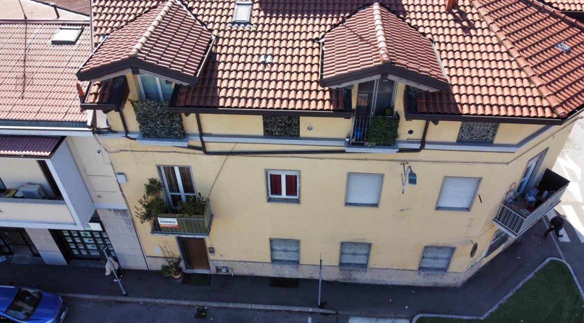 Foto tetto + edificio 1
